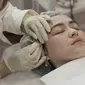 Tidak perlu bingung lagi merawat kulit wajah kusam, skin booster adalah perawatan yang mudah dilakukan dengan manfaat mencerahkan kulit.