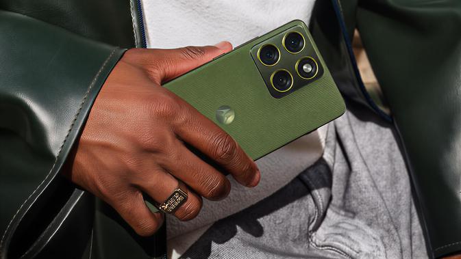 Motorola Garap Ponsel Lipat Buku Ber-Stylus, Bidik Tahta Galaxy Z Fold