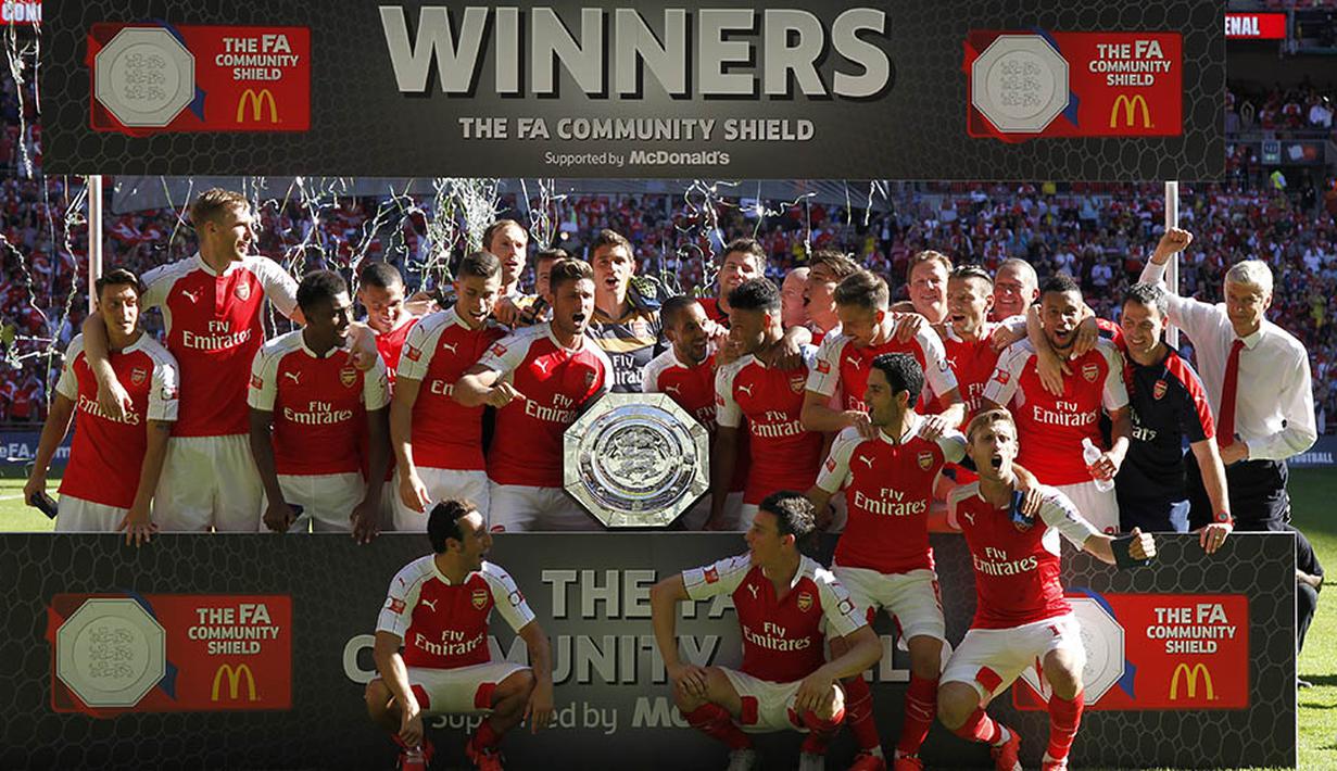 Arsenal berhasil mengawali musim 2015/2016 dengan manis usai meraih gelar Community Shield. Dimana pada lag itu The Gunners berhasil menaklukan Chelsea 1-0. (AFP/Ian Kington)