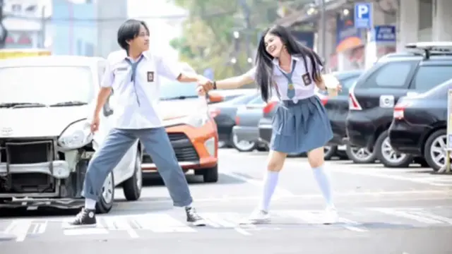 Gemasnya Epy Kusnandar dan Istri Menjelma Jadi Anak SMA, Bak Pasangan Remaja Kasmaran