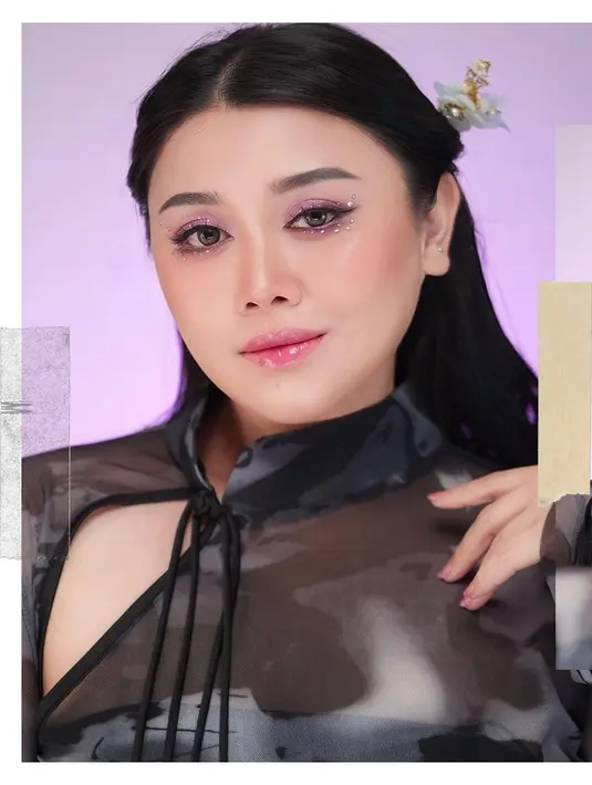 Glitter dan rhinestones adalah kombinasi sempurna untuk bikin mata kamu menjadi bersinar. Coba tiru eye look ala selebgram Clarissa Putri ini. [@clarissaputri_]