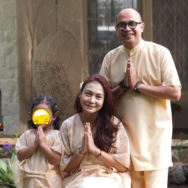 Masih Ingat Sheila 'Suami-Suami Takut Istri'? Ini 6 Potret Terbarunya yang Awet Muda