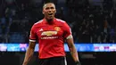 1. Antonio Valencia - Berstatus kapten Setan merah membuat nya belum tentu bertahan di Old Trafford musim panas ini. Pria berusia 33 tahun itu masih mengalami cedera ligamen yang membuat Manchester United berat untuk mempertahankannya. (AFP/Ben Stansall)