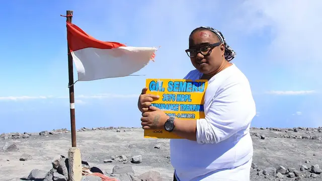 Potret Saykoji Mendaki Gunung Semeru saat Syuting Film '5cm' (credit: instagram/saykoji)