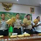 Polisi mengungkap peredaran ganja di kampus di Kota Bekasi (Liputan6.com/ Fernando Purba)