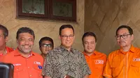 Anies Baswedan menemui jajaran pengurus dari Partai Buruh, Minggu (25/8/2024).(Liputan6.com/ Winda Nelfira)