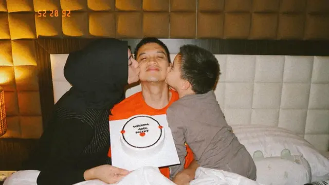Rezky Aditya dapat kejutan manis dari istri dan anak. (credit:instagram.com/citraciki)