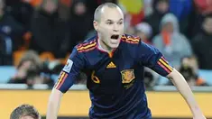 Kegembiraan gelandang Spanyol Andres Iniesta seusai menjebol gawang Belanda di final PD 2010 yang berlangsung di Soccer City Stadium, Johannesburg, 11 Juli 2010. Spanyol unggul 1-0. AFP PHOTO / GABRIEL BOUYS
