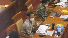 Menteri Pendidikan Nadiem Makarim saat rapat dengan Komisi X DPR, di Senayan, Jakarta, Kamis (18/3/2021). Dalam rapat teresebut membahas persiapan pembelajaran tatap muka kembali dan penerimaan mahasiswa baru 2021. (Liputan6.com/Angga Yuniar)