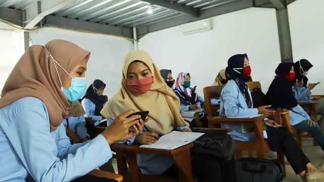 Mahasiswa STMIK Komputama di ruang kuliah, di Kampus I, Cimanggu, Cilacap. (Foto: Liputan6.com/Muhamad Ridlo)