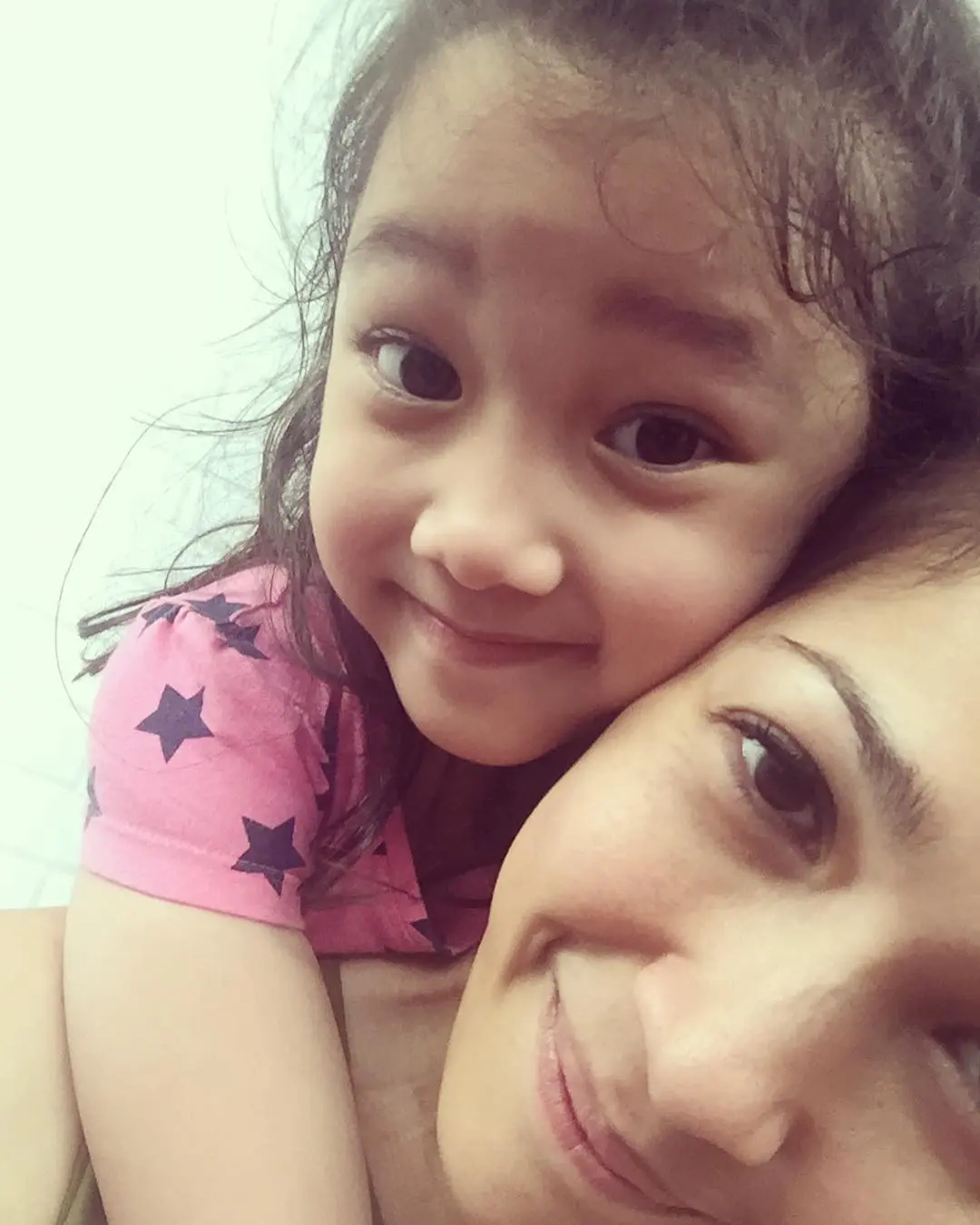 Mieke Amalia dan anaknya, Jenaka Mahila Sudiro. (Instagram - @mieke_amalia)