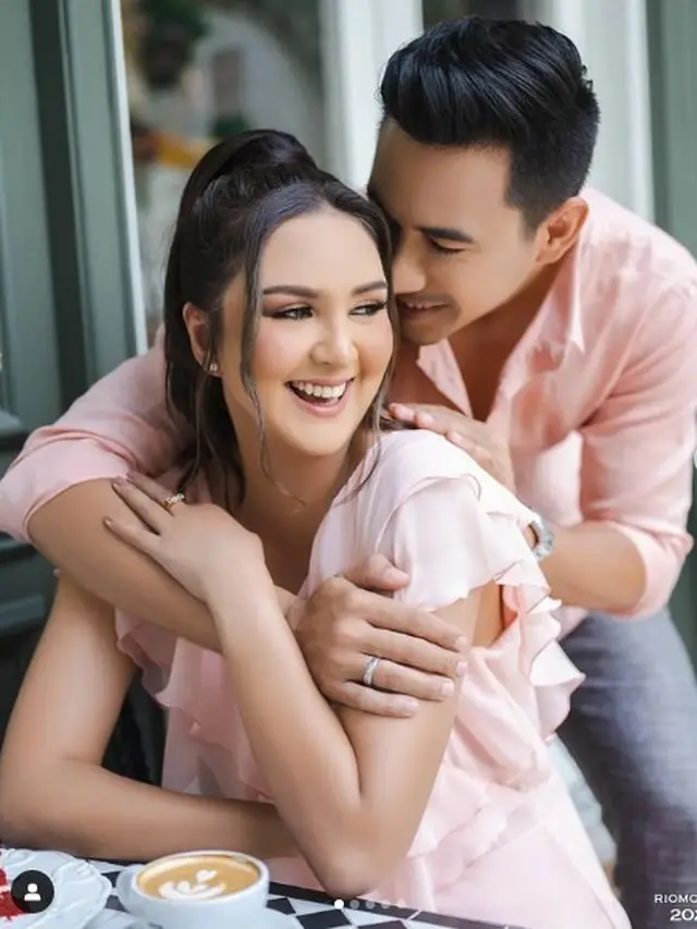 7 Pemotretan Darius Sinathrya dan Donna Agnesia di Berbagai Tema, Bak Prewedding