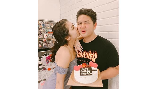 Jarang Tersorot, Ini 6 Potret Sultan Harsya Adik Kesha Ratuliu (sumber: Instagram.com/kesharutuliu05)