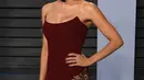 Jenna Dewan Tatum berpose saat tiba menghadiri acara Piala Oscar 2018 di Dolby Theatre di Los Angeles, AS (4/3). Aktris 37 ini tampil seksi dengan gaun berwarna merah hati. (Photo by Evan Agostini/Invision/AP)