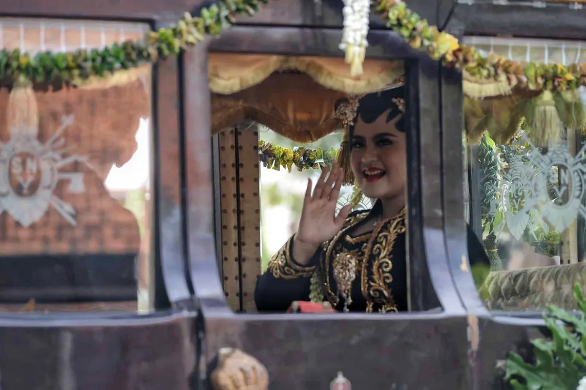[Bintang] Prosesi Kirab Kahiyang