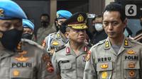 Mantan Kadiv Propam Irjen Ferdy Sambo  usai menjalani sidang kode etik di Gedung TNCC Mabes Polri, Jakarta, Jumat (26/8/2022). Irjen Ferdy Sambo resmi dipecat secara tidak hormat dari Polri. Keputusan dikeluarkan oleh Komisi Etik Profesi Polri (KEPP) pada Jumat (26/8/2022) dinihari WIB. (Liputan6.com/Faizal Fanani)