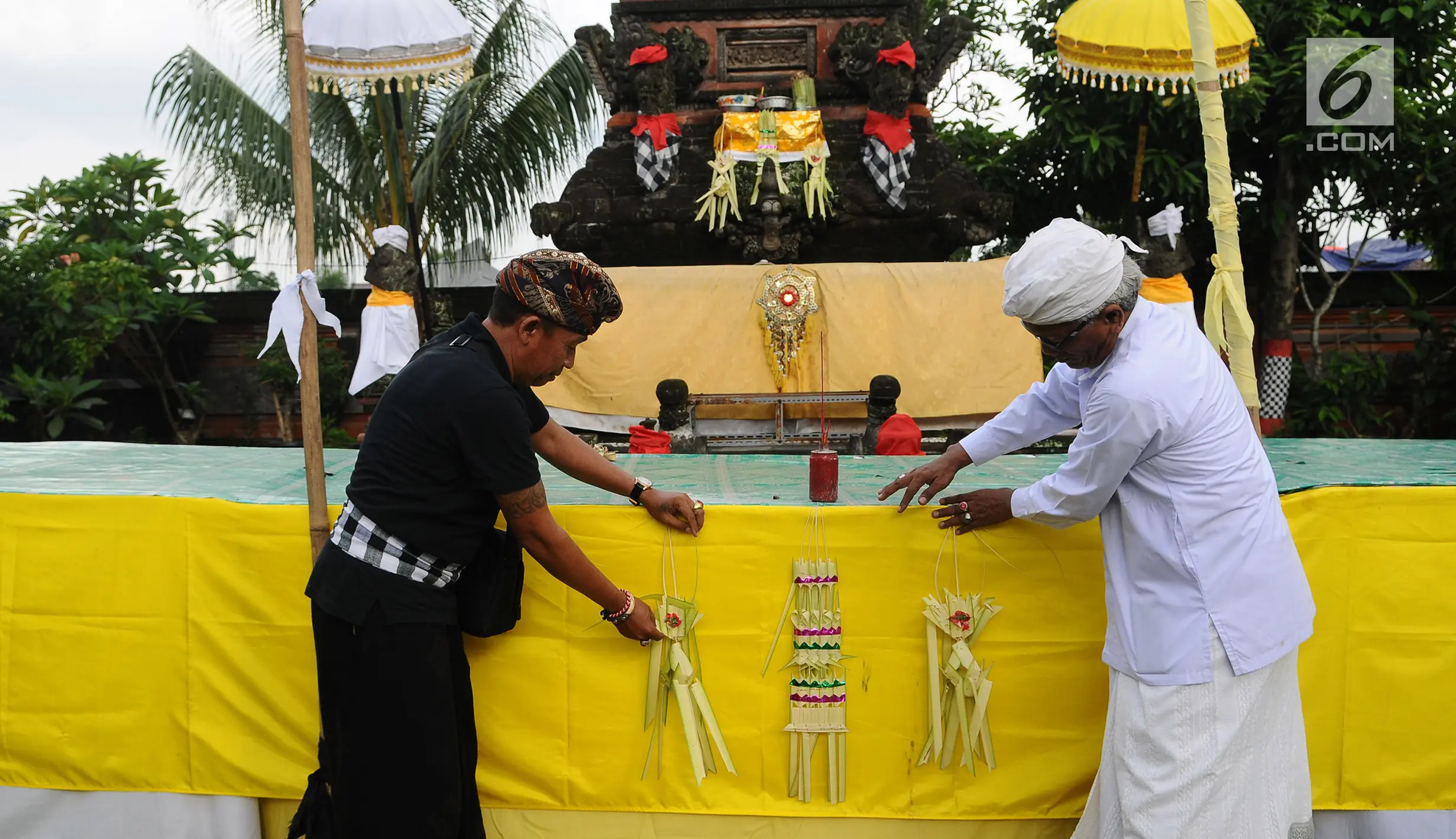 FOTO: Persiapan Upacara Mecaru Sambut Hari Raya Nyepi di Depok - Foto ...