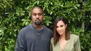 Dilansir dari HollywoodLife, Kanye West jatuh sakit karena flu berat dan membuatnya harus pergi ke rumah sakit. (REX/Shutterstock/HollywoodLife)