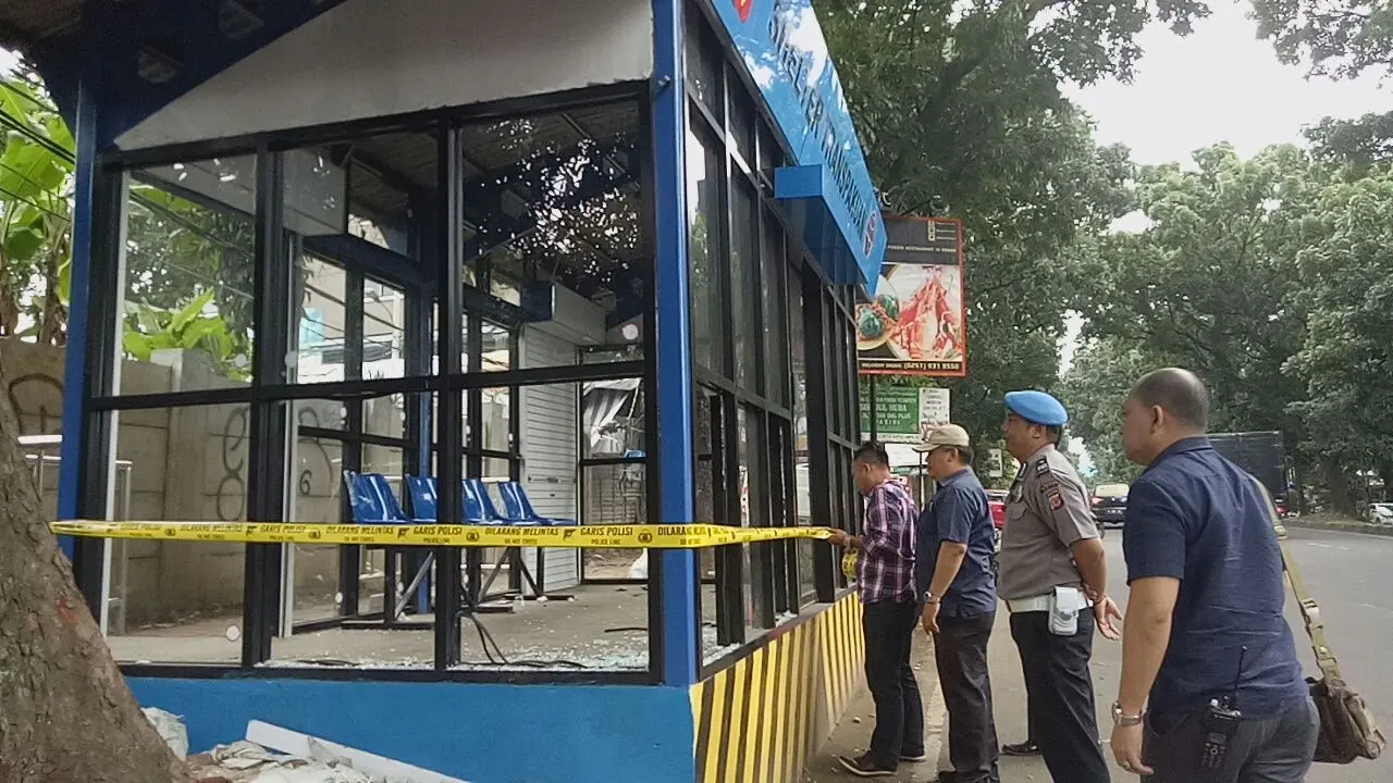Shelter Transpakuan Bogor yang rusak (Liputan6.com/Achmad Sudarno)