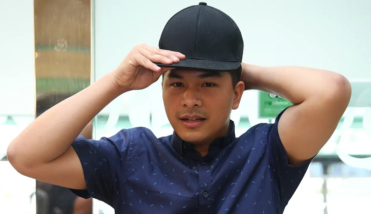 "Tentu sangat menantang. Belum pernah juga main dengan pemain luar. Pakai bahasa Inggris. Tertantang," kata Glenn Alinskie di kawasan Epicentrum, Kuningan, Jakarta Selatan, Jumat (31/3). (Bambang E. Ros/Bintang.com) 