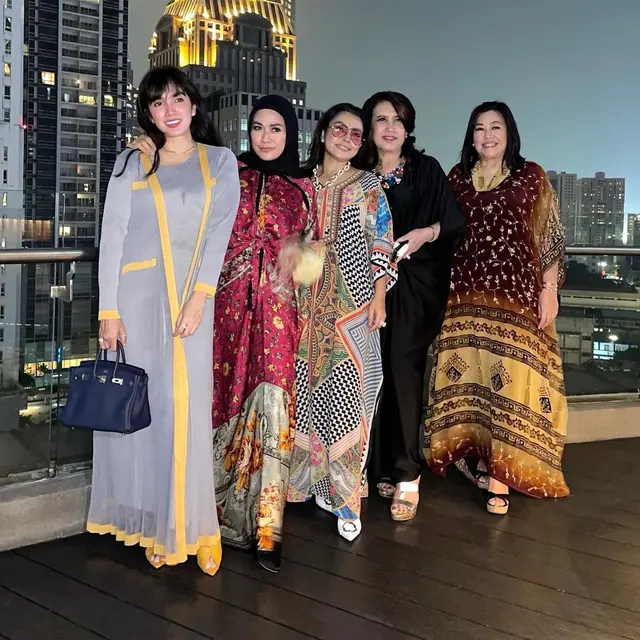 6 Momen Mayangsari Buka Puasa Bersama Geng Sosialita, Mewah