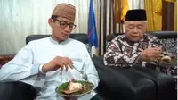 Sandiaga Uno mencicipi kuliner khas Kadilangu Demak, Caos Dhahar. (dok.Instgaram @sandiuno/https://www.instagram.com/p/BtQ4vIrBhuc/Henry