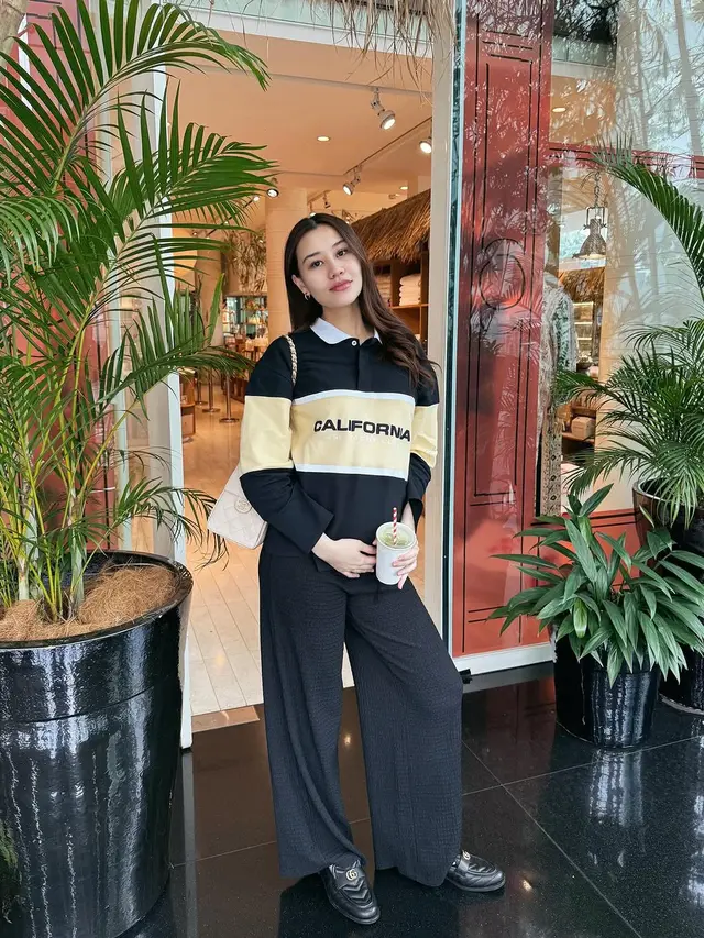 Gaya Fashion Bumil Aaliyah Massaid, Casual Chic dengan Tas Chanel Rp98 Jutaan