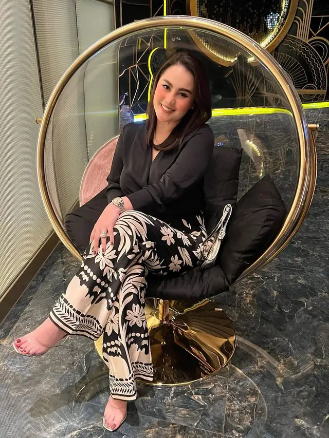7 Potret Jennifer Dunn yang Kini Pilih Lepas Hijab, Jadi Sorotan