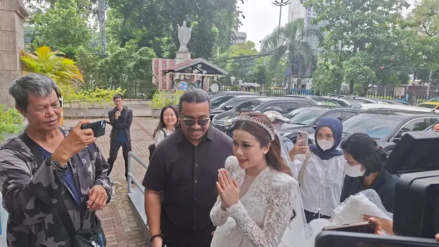 Brisia Jodie mengenakan tiara. Dok. Kapanlagi.com