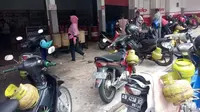 Banyak konsumen kesulitan mendapatkan gas isi tabung tiga kilogram atau gas melon di Yogyakarta. (Liputan6.com/Yanuar H)