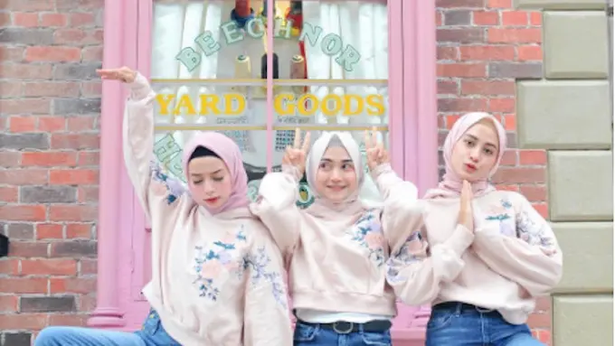 [Bintang] Gaya hijab kasual
