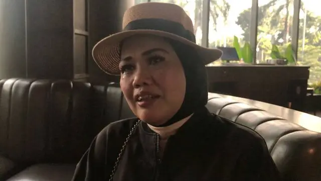Elly Sugigi di kawasan Senayan, Jakarta Pusat