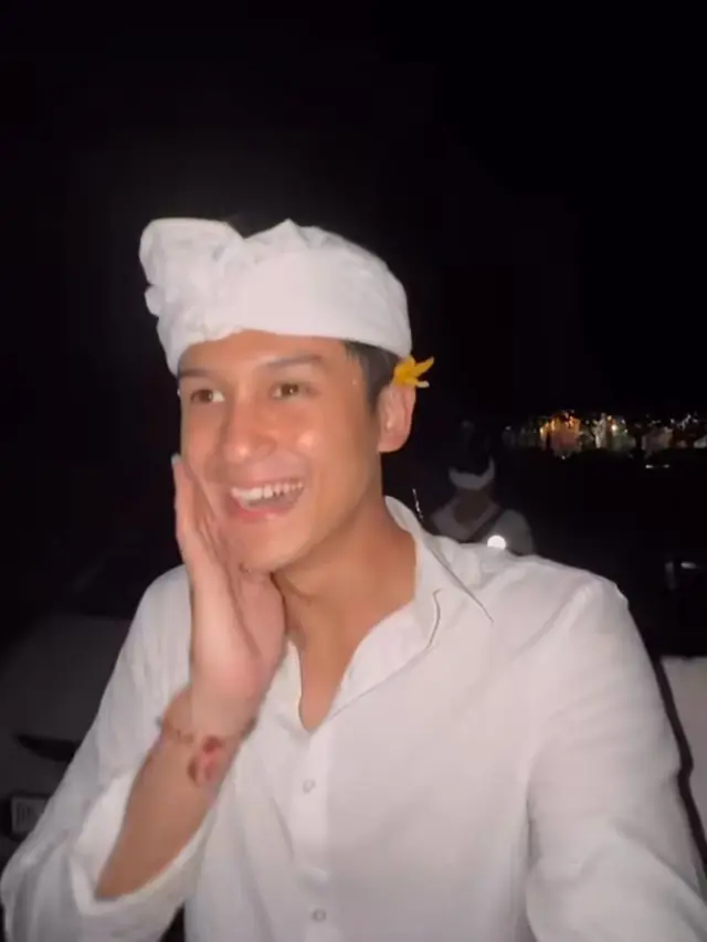 Potret Antonio Blanco Jr usai dicium ibu-ibu di Bali  (Sumber: Instagram/antonioblancojr)