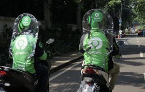 Gojek mulai uji coba penerapan sekat pelindung di layanan GoRide. (Sumber: Gojek)