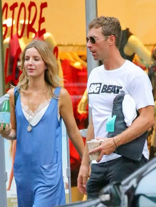 Chris Martin dan Annabelle Wallis (via mirror.co.uk)