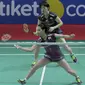 Yuki Fukushima mengembalikan kok saat melawan Mayu Matsumoto/Wakana Nagahara pada final Indonesia Open 2018 di Istora Senayan, Jakarta, (8/6/2018). Yuki/Sayaka menang 21-14 16-21 21-14. (Bola.com/Nick Hanoatubun)