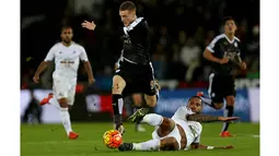 Sementara Jamie Vardy melakukannya ketika Leicester bertanding melawan West Ham pada Agustus 2015. (AFP/Geoff Caddick)