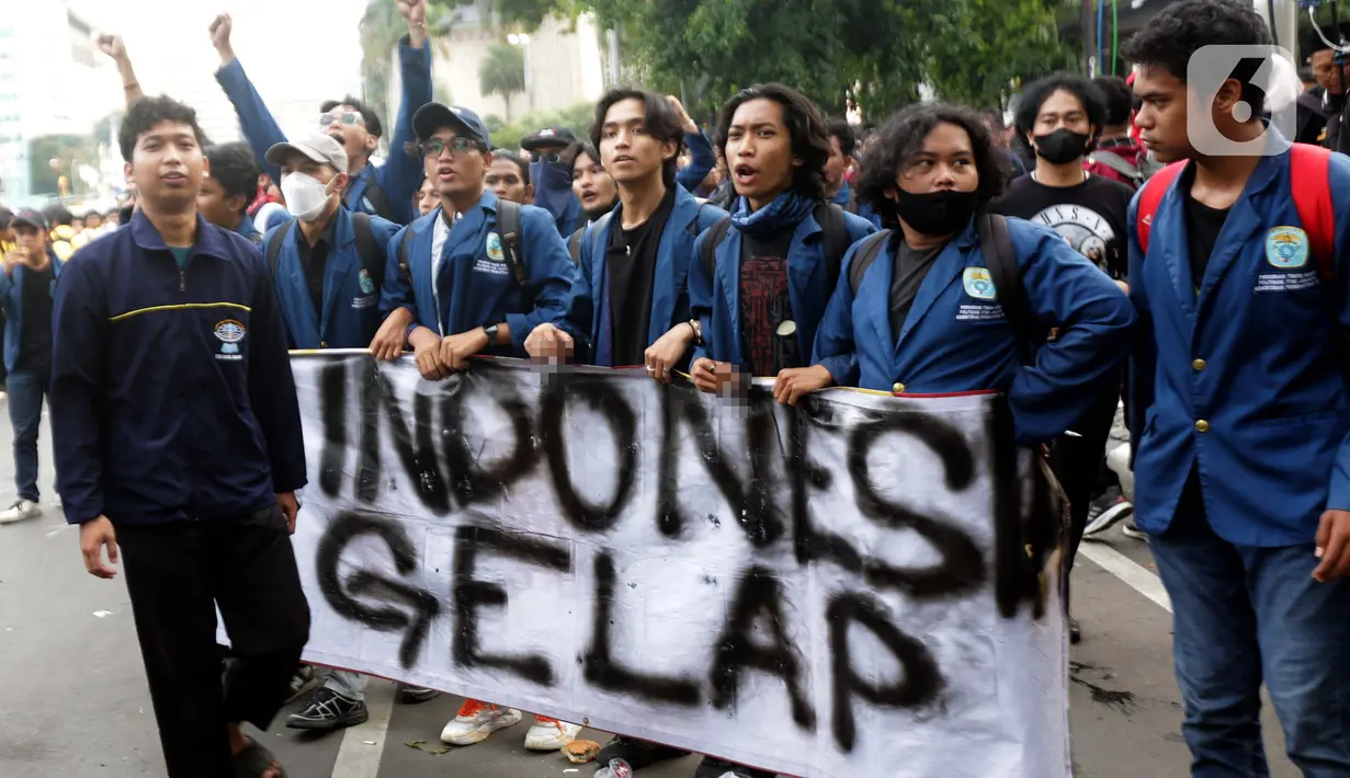 Aksi merupakan lanjutan unjuk rasa bertema Indonesia Gelap yang telah dilakukan dalam beberapa hari terakhir. (Liputan6.com/Helmi Fithriansyah)