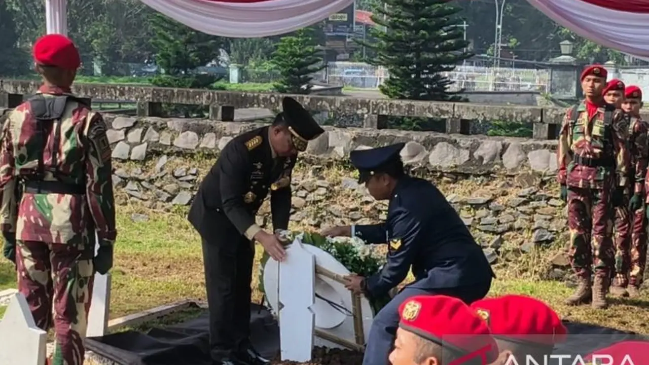 Panglima TNI Pimpin Upacara Pemakaman Prajurit yang Gugur di Lebanon Selatan