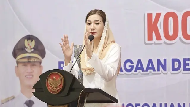 Novita Hardini Istri Bupati Trenggalek,  (@novitamochamad)