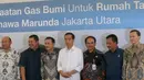 Gubernur DKI Jakarta Jokowi meresmikan penyaluran gas bumi ke Rusun Marunda, Jakarta, (25/9/14). (Liputan6.com/Faizal Fanani)