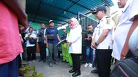 Bupati Banyuwangi Ipuk Fiestiandani lakukan pengecekan gas LPG 3 Kilogram di sejumlah pangkalan di Banyuwangi. (Hermawan/Liputan6.com)