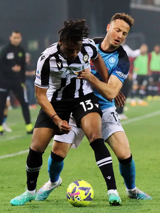 Napoli mengunci gelar juara pada pekan ke-33 atau saat musim masih menyisakan lima laga lagi. Itu adalah yang tercepat dalam sejarah Serie A. (Andrea Bressanutti/LaPresse via AP)