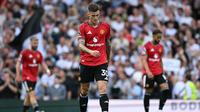 Pemain Manchester United, Benjamin Sesko, saat pertandingan melawan Fulham di pekan kedua Premier League 2025/2026 di Craven Cottage, Minggu (24/8/2025) malam WIB. Laga tersebut berakhri imbang 1-1. (JUSTIN TALLIS / AFP)