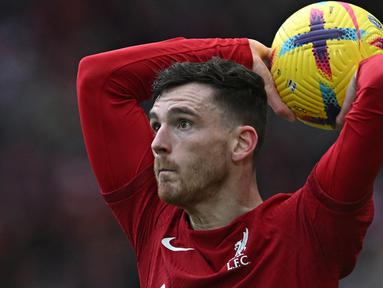 Liga Inggris 2022/2023 menjadi musim yang kurang menyenangkan bagi Liverpool karena hanya finis di posisi ke-5 yang secara otomatis gagal tampil di Liga Champions musim depan. Pelatih The Reds, Jurgen Klopp dituntut untuk segera membangun skuad menghadapi musim depan agar dapat memperbaiki kekurangan-kekurangan di musim 2022/2023. Salah satunya adalah dengan berburu pemain-pemain berkualitas dengan harga murah yang bisa didapatkan dari tim-tim yang terdegradasi di Liga Inggris. Dalam sejarahnya, Liverpool pernah mendatangkan beberapa pemain dari tim degradasi, seperti 5 pemain terakhir berikut ini. (AFP/Paul Ellis)