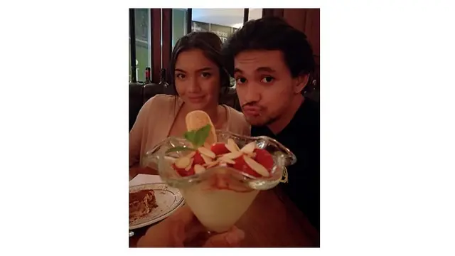 Sering Dikira Pacar, Ini 7 Momen Manis Angela Gilsha dan Adik
