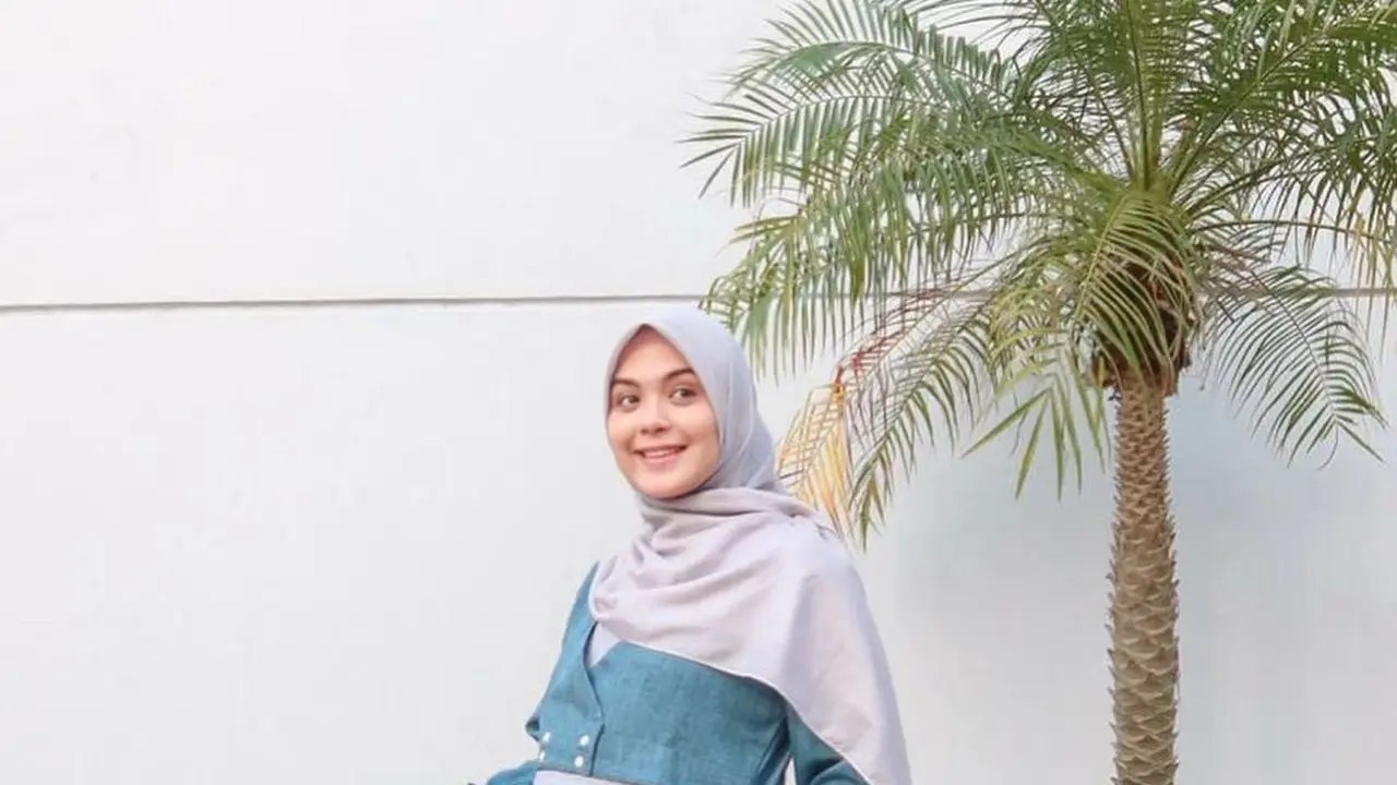 Usia Kehamilan 5 Bulan, Ini 6 Potret Vebby Palwinta Pamer Baby Bump