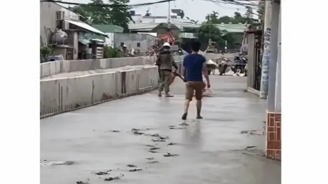 6 Tingkah Acuh Orang Saat Lewat Cor Basah Ini Jangan Ditiru