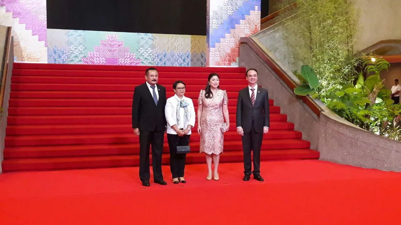 Menlu Retno dan Menlu Filipina