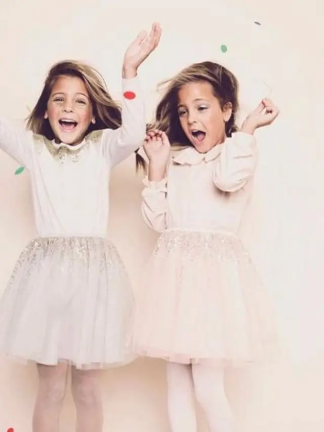 [Bintang] 10 Potret Menggemaskan Sepasang Saudara Kembar Tercantik di Dunia